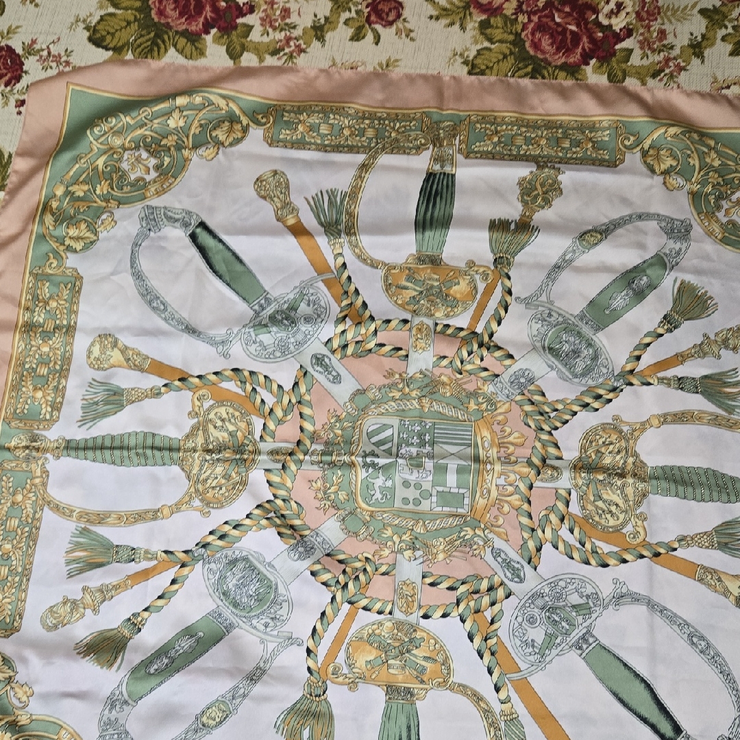 Elegant Silk Scarf With Gold And Green Design